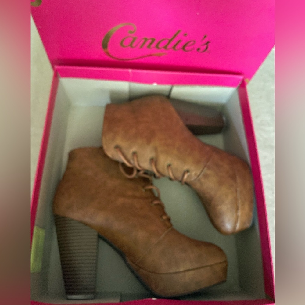 🍬Candie’s  brand heeled booties 🍬